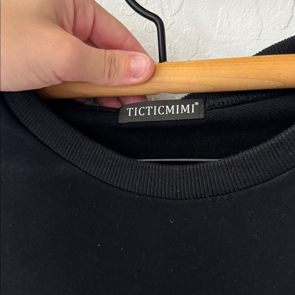 Amazon Ticticmimi Black Pullover Sweater Crew Neck Two Side Pockets Medium - Picture 2 of 4